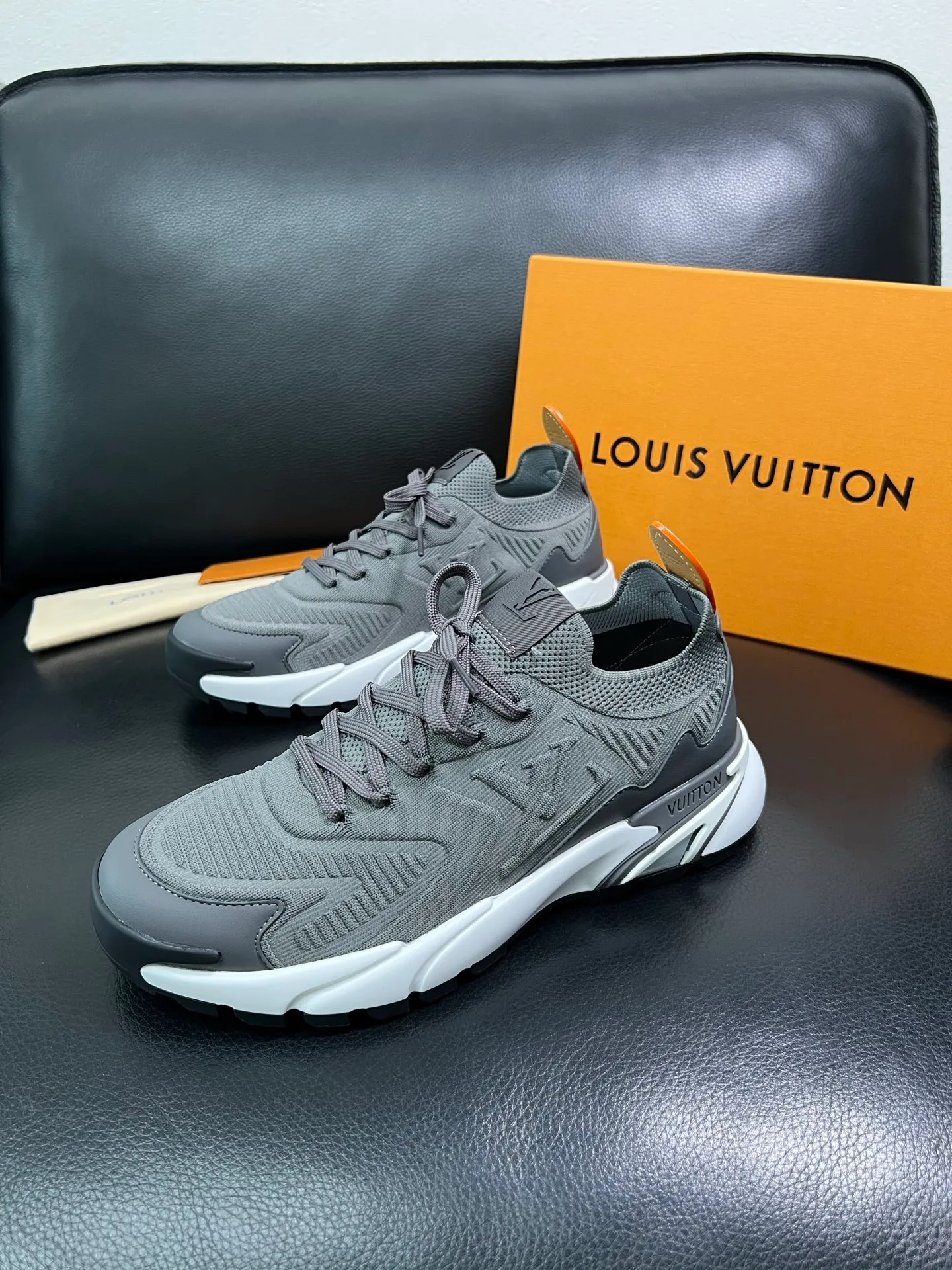 Men's shoes 💰660 Lv top purchasing Louis Vuitton Leather Shoes Counter Synchronization, imported fly woven fabrics from Italy, imported water-dyed cowhide lining, soles: original soles specially provided by the original factory, original factory follow-up orders, high quality, welcome to compare, code number 39-44 (custom-made 45) 85887